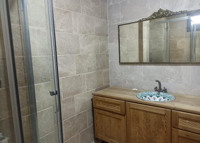 Duru Hanim Konagi * מודניה